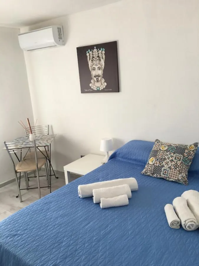 Al Centro Di Tutto Hotell CTA 0*,